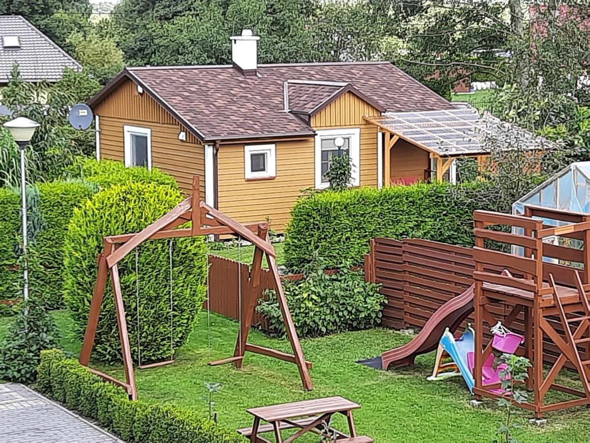 Domek Drewniany Na Wiejskiej Lubiatowo  Exteriör bild